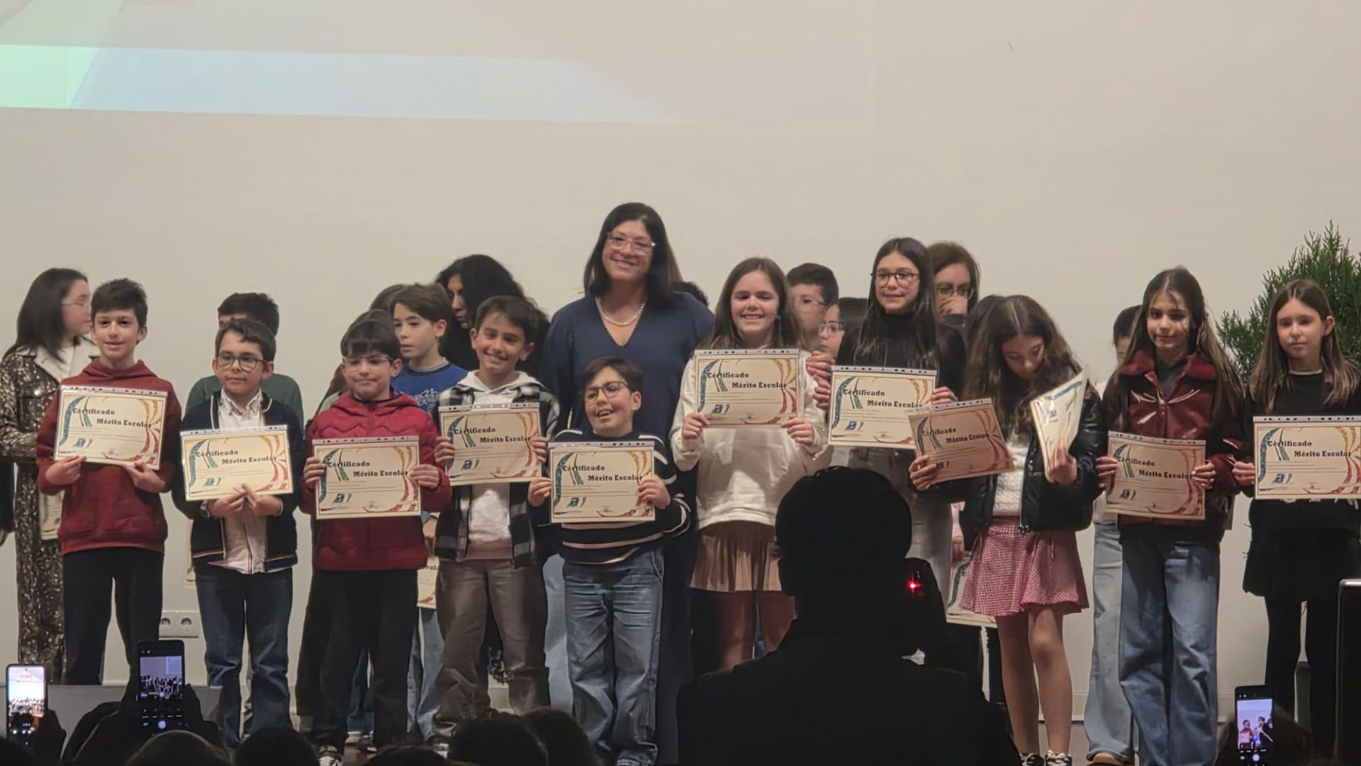 Alunos do 1º ciclo que foram galardoados com os diplomas de mérito cívico e académico