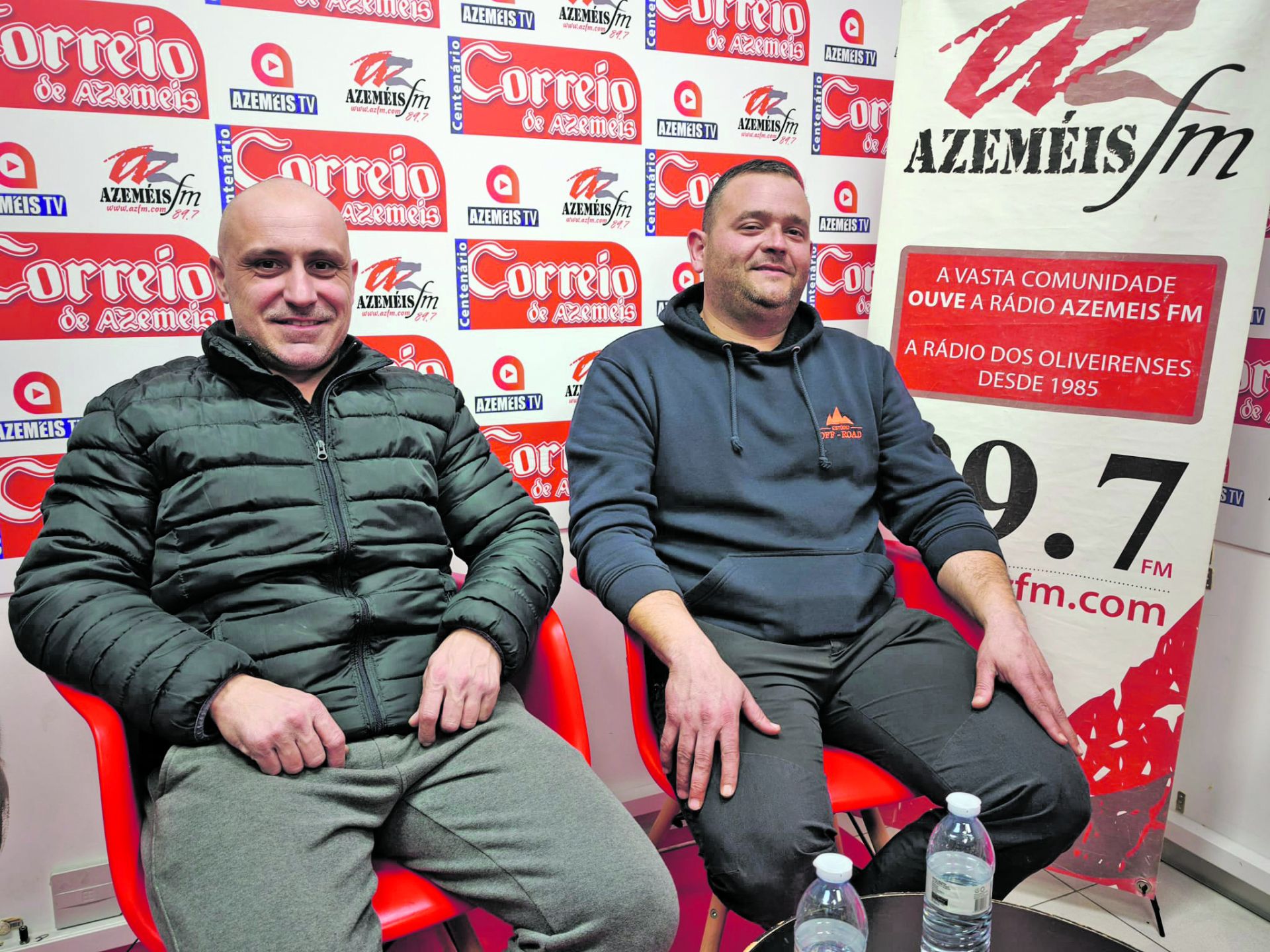 Ricardo Almeida, vice-presidente, e Nilton Oliveira, presidente, na entrevista das ‘Nossas Coletividades’ na Azeméis TV/FM
