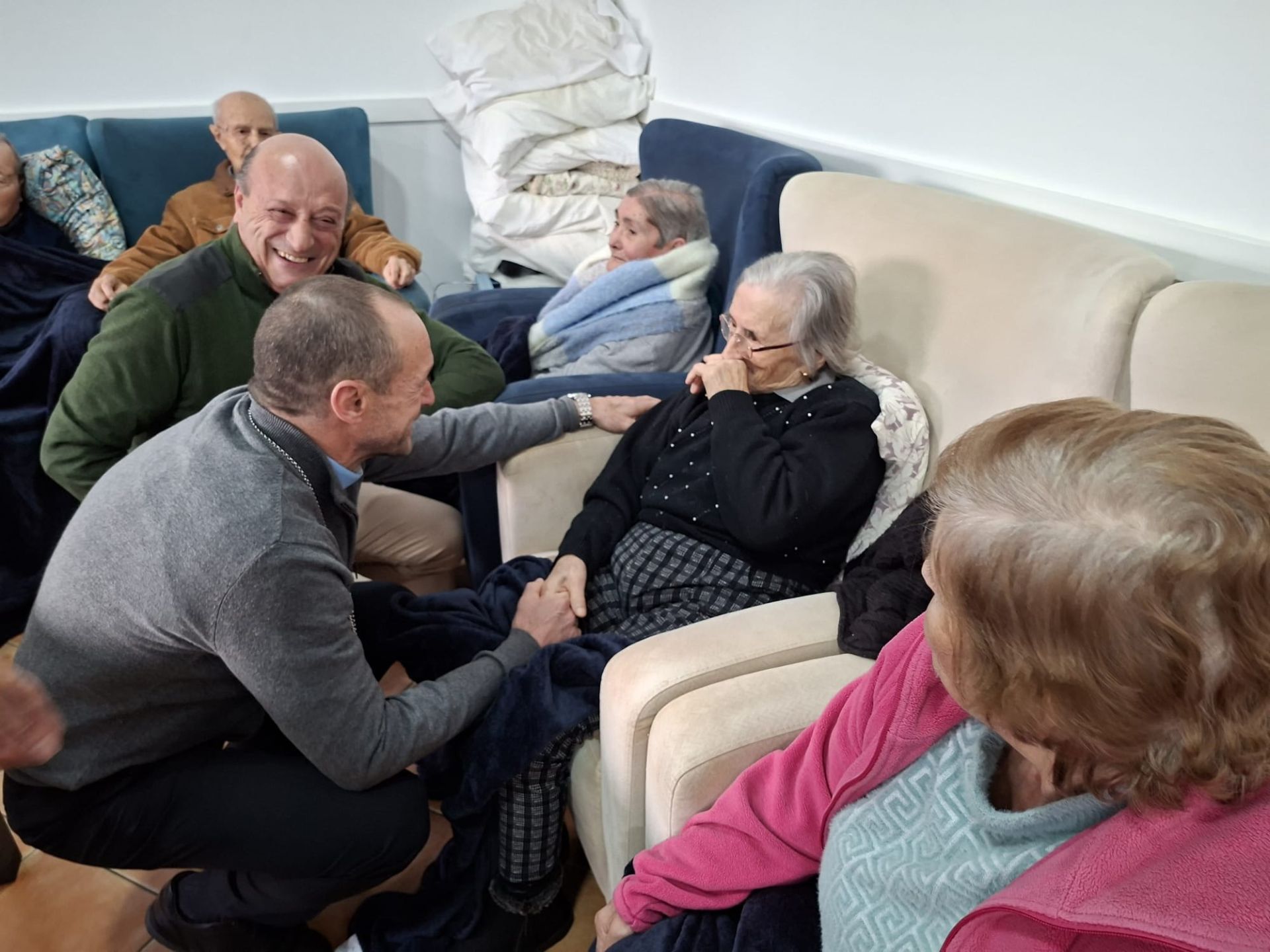 Foram vários os lares de S. Roque que D. Roberto Mariz visitou