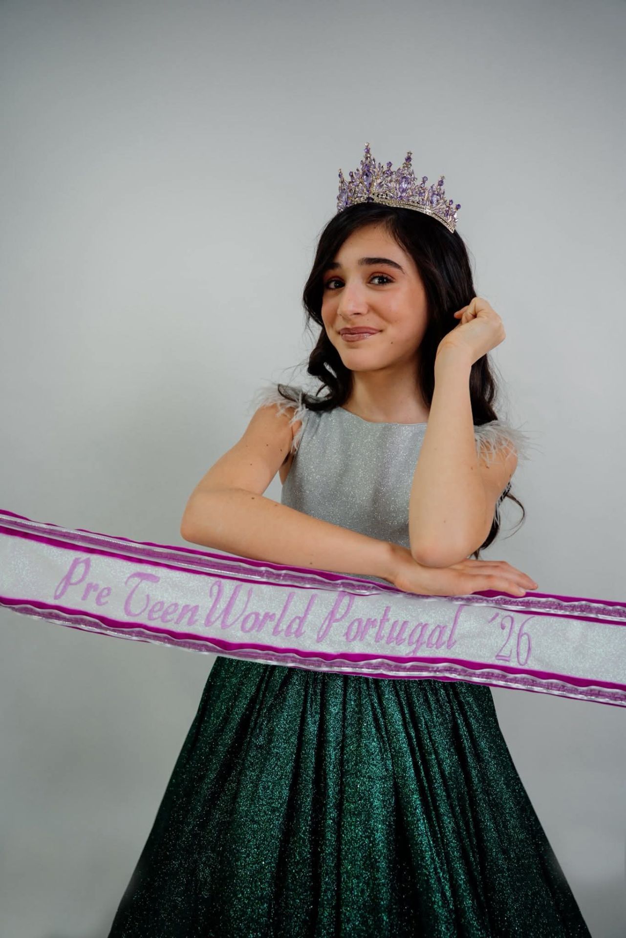 A jovem com raízes na freguesia de Ul arrecadou três titulos, Minimiss Talento, Minimiss personalidade e Pré Teen Miss 2025