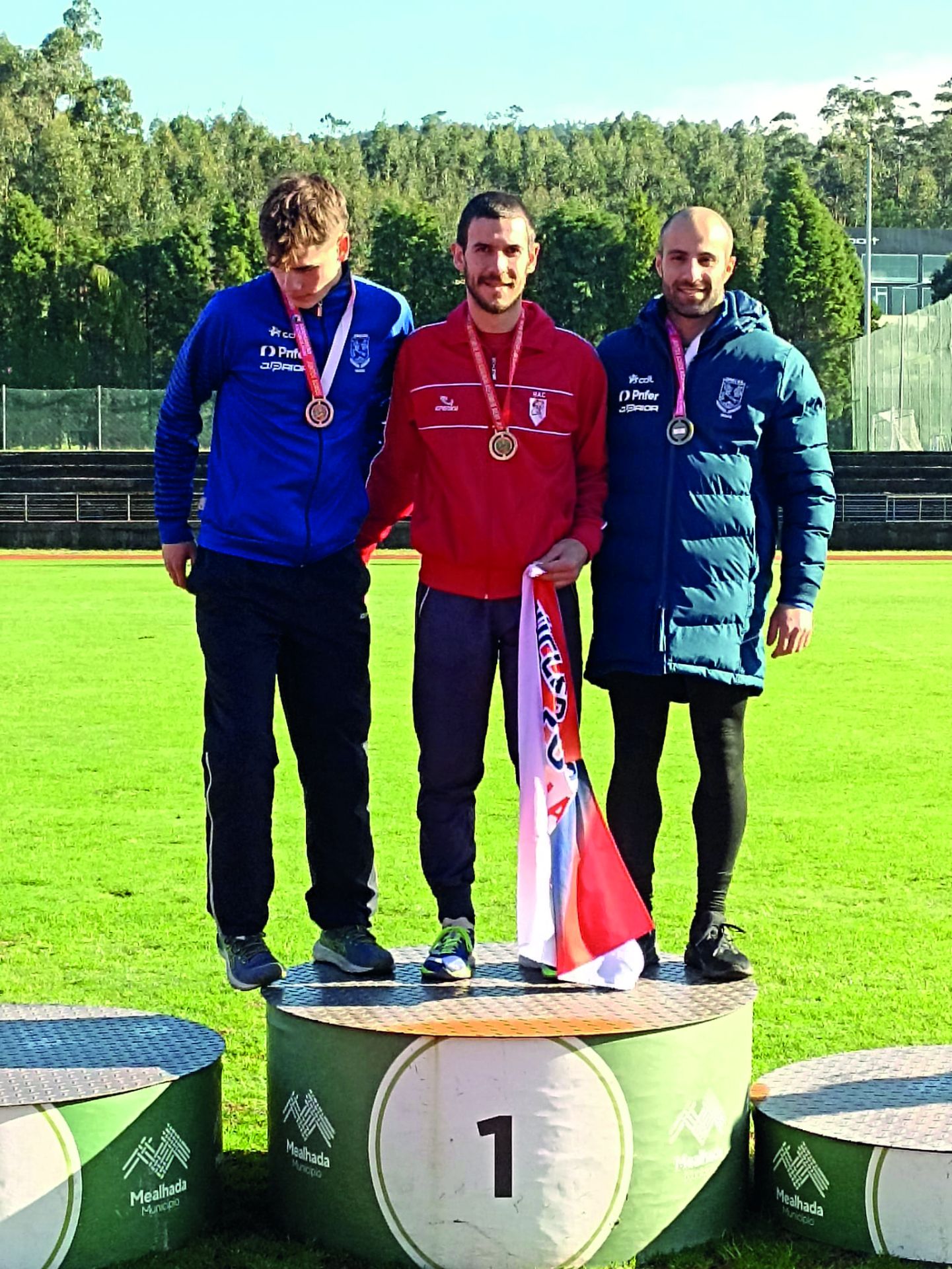 Leandro Santos é campeão no salto com vara