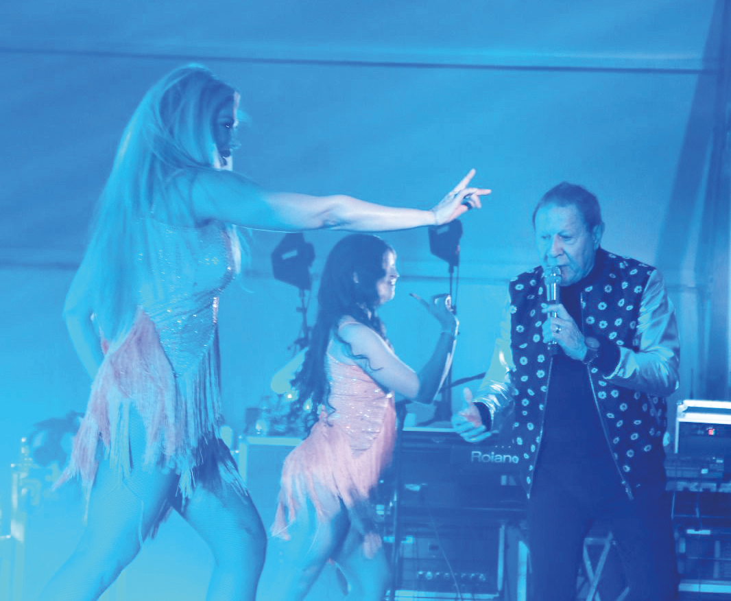 Zé Malhoa animou a noite com músicas bem conhecidas pelo público, como ‘Amor de Verão’ e ‘TikTok’