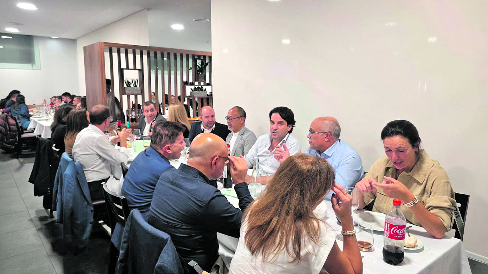 Mesa da direção do clube, onde estavam o atual e ex presidentes, bem como Hélder Simões, vereador da câmara