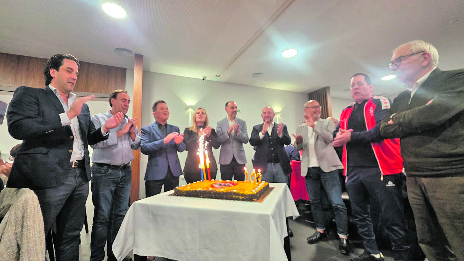 O vereador Hélder Simões; o presidente do Conselho Fiscal, Feliciano Bastos; Eduardo Costa, ex- presidente;  Helena Terra, presidente  da Assembleia Geral; Paulo Silva, tesoureiro; Carlos Tei