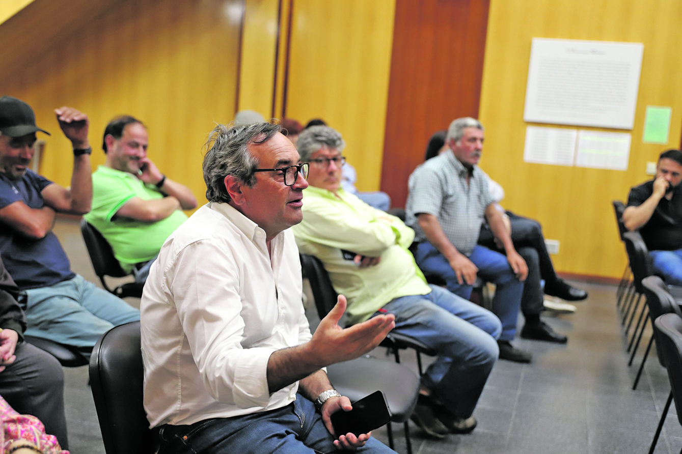 O acesso à zona industrial e a preservação do meio ambiente e do património histórico e cultural da freguesia estiveram entre os temas trazidos a debate pelos fregueses