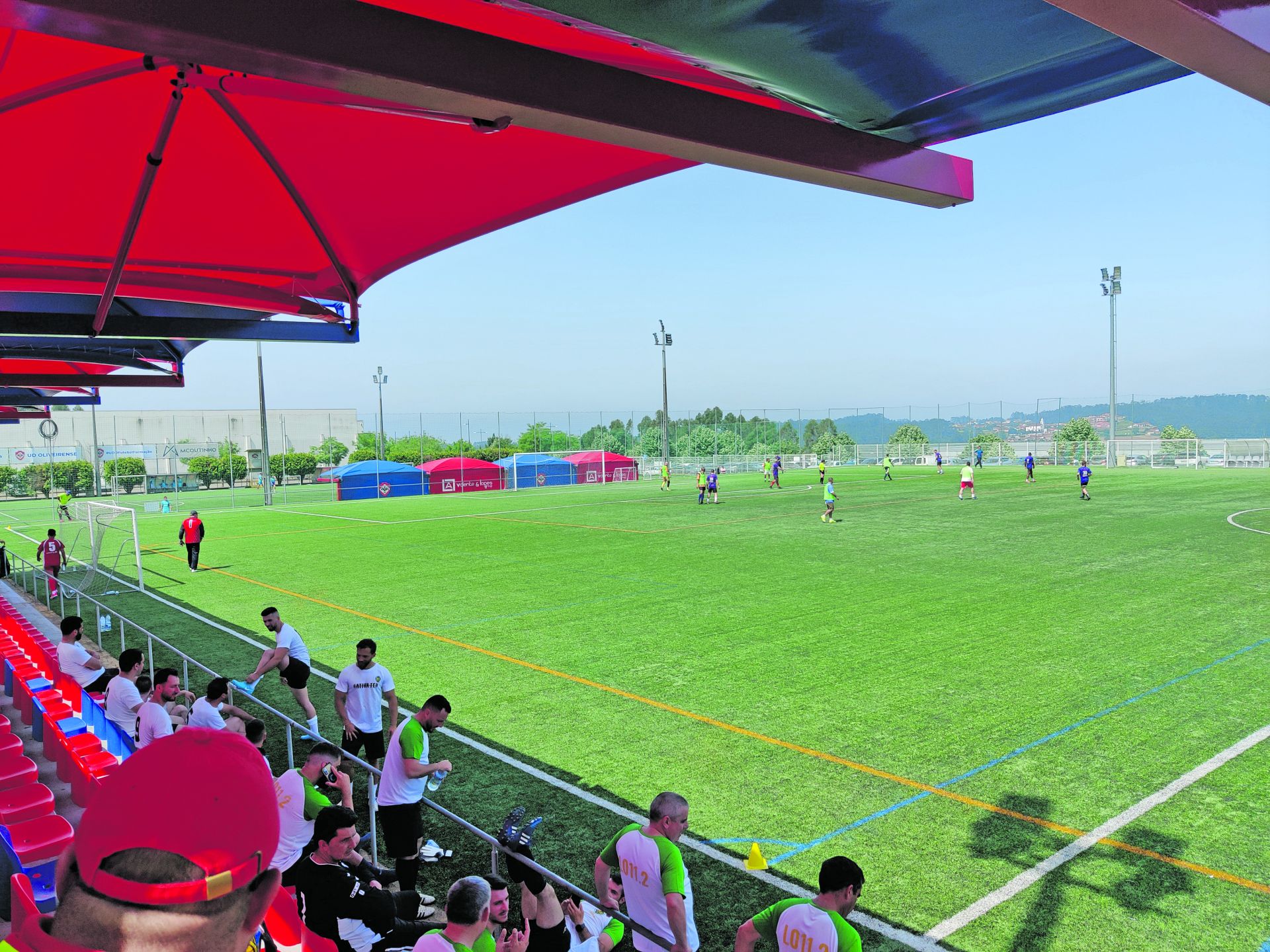 O dia começou com o Torneio Solidário Velhas Guardas, no Centro de Formação de Futebol Ápio Assunção